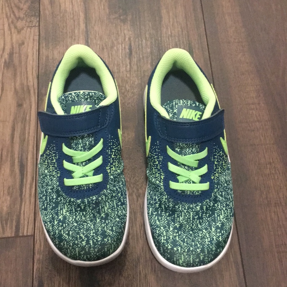 Like new Kids Nike shoes